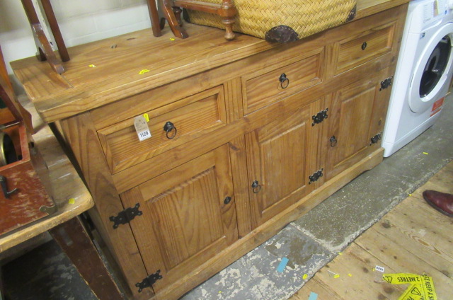 PINE SIDEBOARD Image