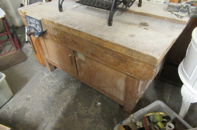 LARGE WORK BENCH WITH RECORD VICE Image
