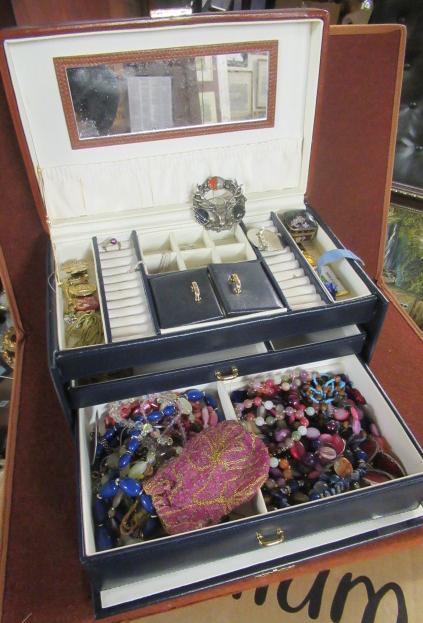 JEWELLERY BOX AND CONTENTS Image