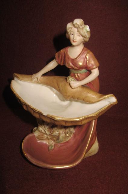 ROYAL DUX SMALL FIGURAL SHELL CENTRE BOWL Image