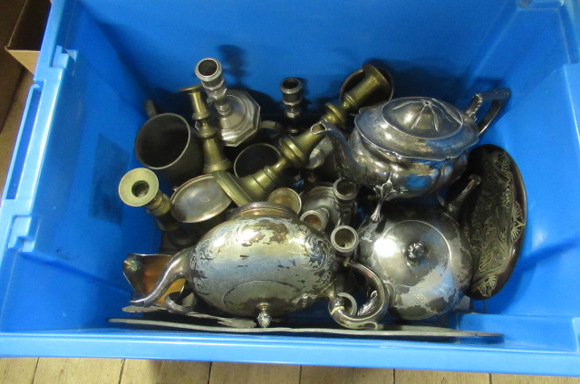BOX OF METAL WARE Image