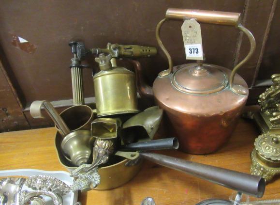 QUANTITY OF BRASS AND COPPER INCLUDING KETTLE Image