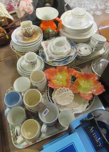 TWO TRAYS OF CERAMICS INCLUDING ROYAL COMMEMORATIVE MUGS Image