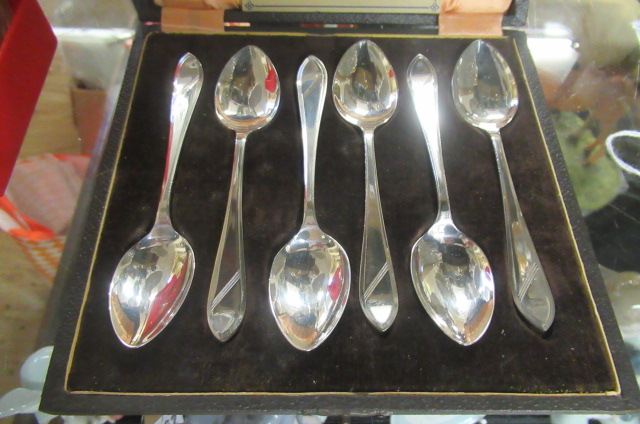 BOXED SET OF SIX SILVER TEASPOONS Image