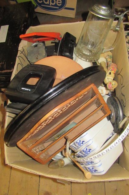 BOX OF MISCELLANEOUS ITEMS Image