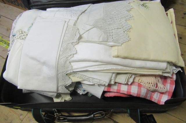 SUITCASE OF LINEN Image