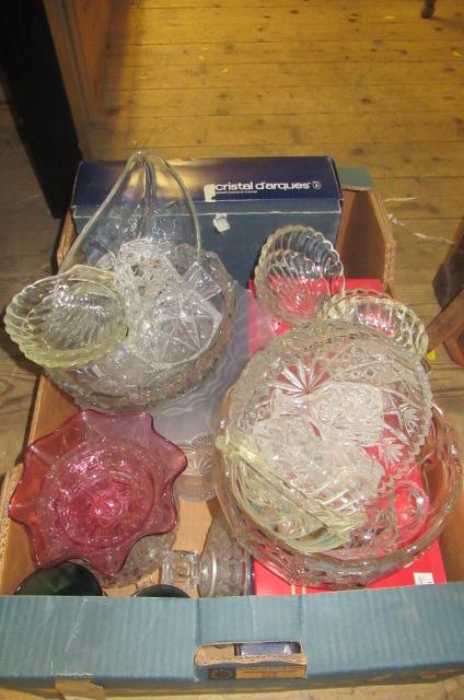 BOX OF GLASSWARE INCLUIDNG COLOURED AND VASELINE Image