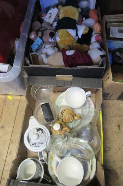 TWO BOXES MISCELLANEOUS ITEMS Image