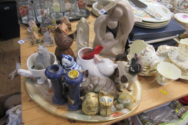 TRAY OF CATS AND TWO CARVED STONE SCULPTURES Image