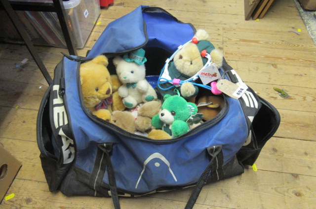HOLDALL CONTAINING SOFT TOYS Image