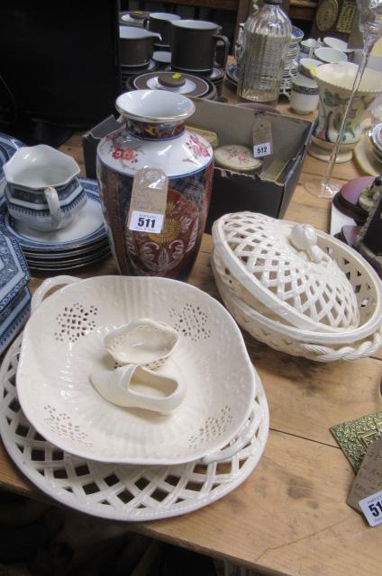 QUANTITY OF CREAM WARE AND A JAPANESE VASE Image