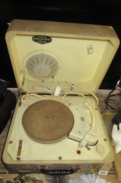 VINTAGE RECORD PLAYER Image