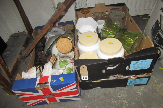 THREE BOXES OF MISCELLANEOUS CHINA AND GLASS ETC Image
