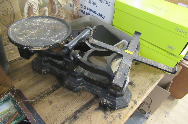 WEIGHING SCALES Image