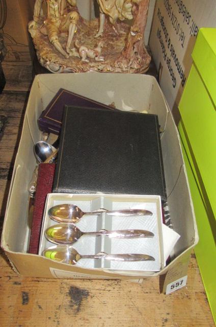 BOX OF CASED AND LOOSE CUTLERY Image