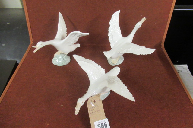 THREE LLADRO GEESE Image