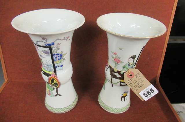 PAIR OF CHINESE VASES Image