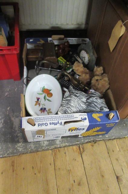 BOX OF MISCELLANEOUS ITEMS Image