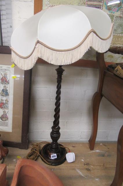 OAK TWIST TURNED LAMP Image