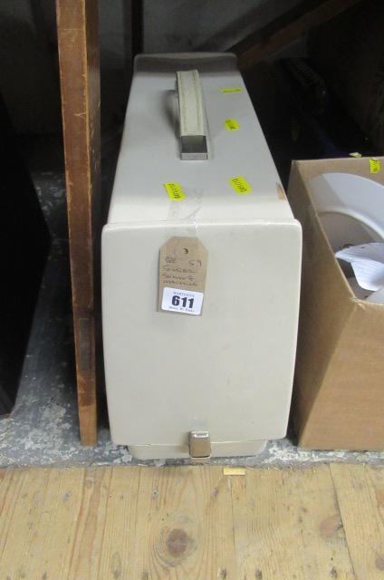 SINGER SEWING MACHINE Image