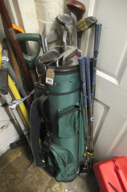 BAG OF GOLF CLUBS Image
