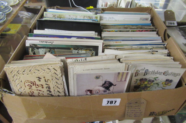 QUANTITY OF VINTAGE AND OTHER POSTCARDS INCLUDING BONZO THE DOG Image