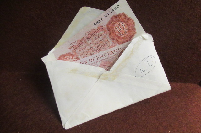 A SEQUENTIAL RUN OF 11 D35N-735639 AND F D35N 016597 UNUSED 10 SHILLING NOTES AND ONE OTHER Image