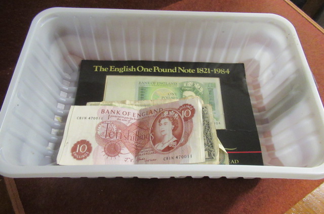 QUANTITY OF MAINLY BRITISH NOTES  Image