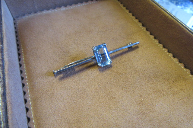 ART DECO BROOCH Image