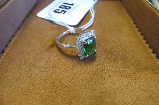 SILVER AND GREEN STONE RING Image