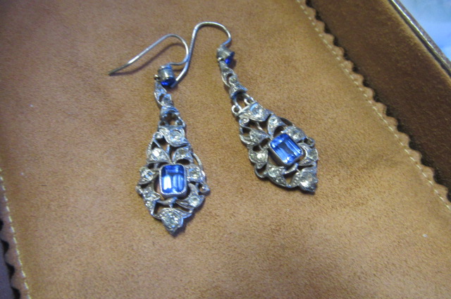 PAIR OF EARRINGS Image
