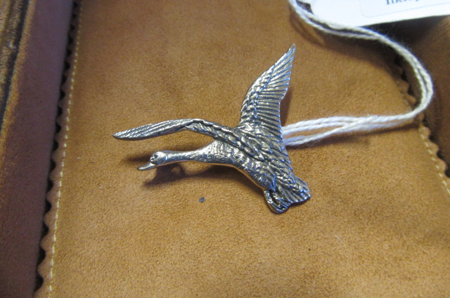 SILVER SWAN BROOCH Image