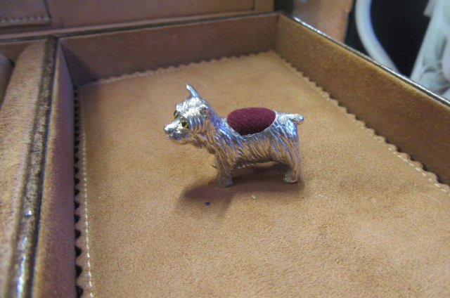 SILVER DOG PIN CUSHION Image