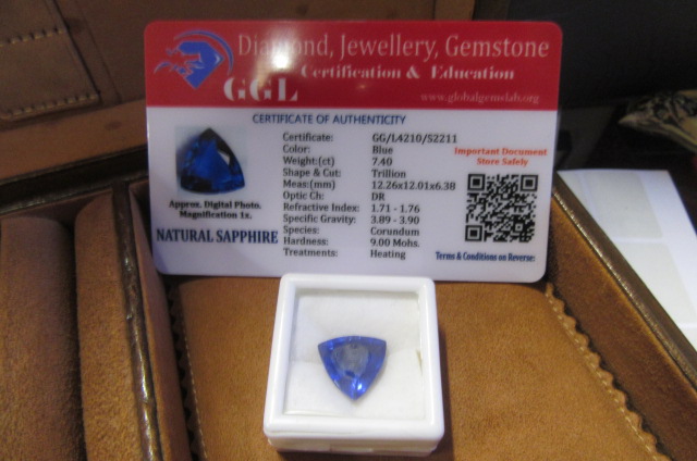 7.40 CARAT NATURAL SAPPHIRE Image