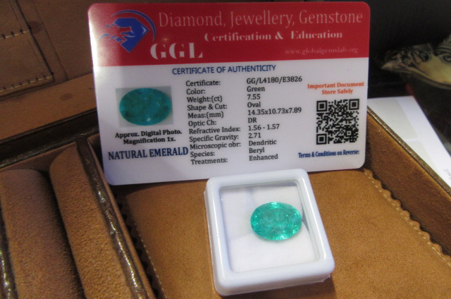 7.55 OVAL NATURAL EMERALD Image
