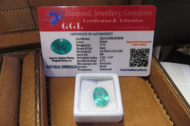 7.75 CARAT OVAL NATURAL EMERALD Image