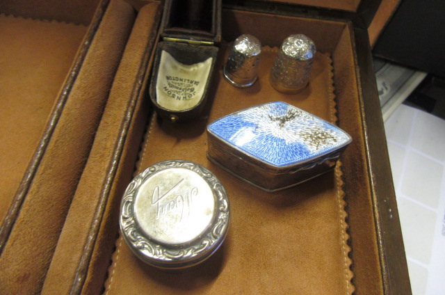 TWO SILVER PILL BOXES AND TWO BOXED SILVER THIMBLES Image