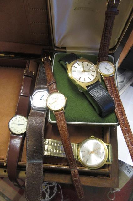 SMALL QUANTITY OF WRISTWATCHES Image