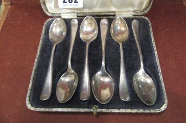 CASED SET OF SILVER TEA SPOONS Image