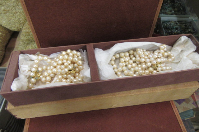 PEARL NECKLACES Image