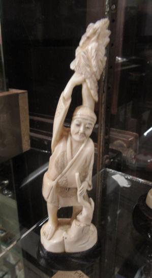 JAPANESE ONE PIECE IVORY FIGURE Image