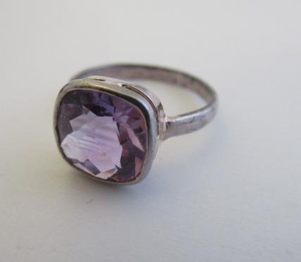 AMETHYST STERLING SILVER RING Image