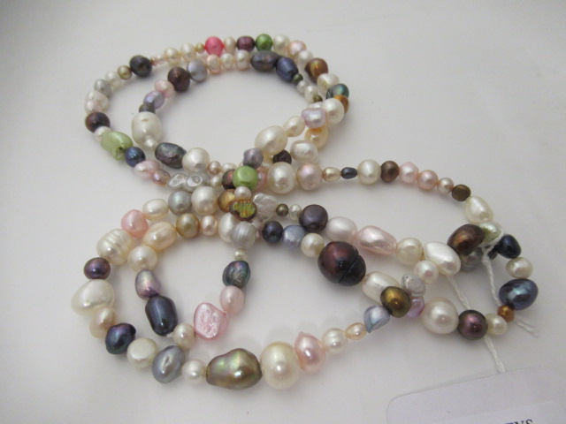 MULTI COLOURED CULTURED PEARL BRACELET AND NECKLACE Image