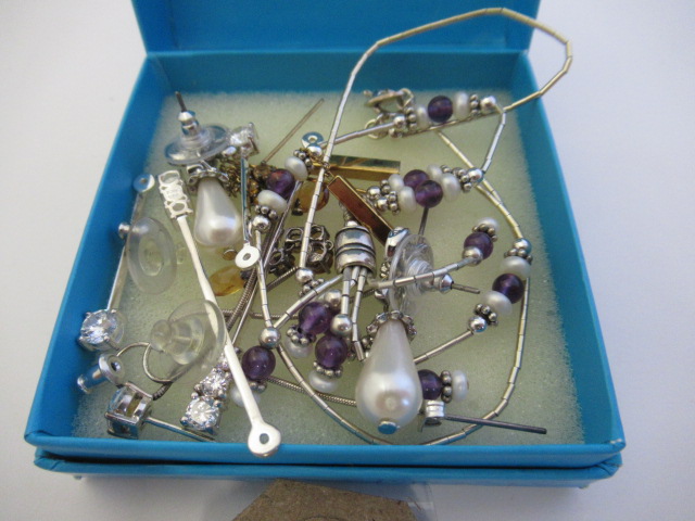 QUANTITY OF SILVER NECKLACES AND EARRINGS Image
