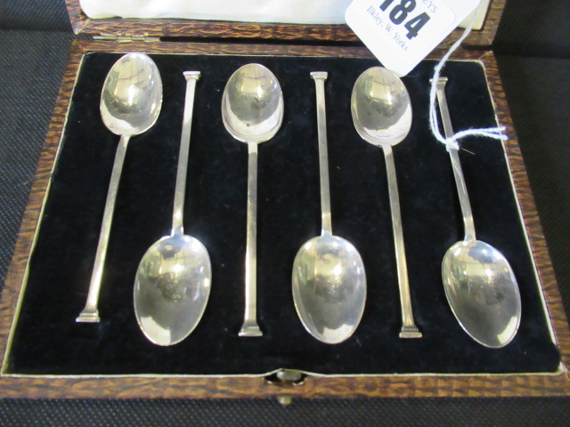 CASED SET OF SILVER SEAL TOP COFFEE SPOONS Image