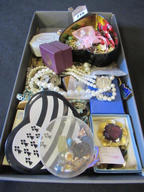 BOX OF COSTUME JEWELLERY Image