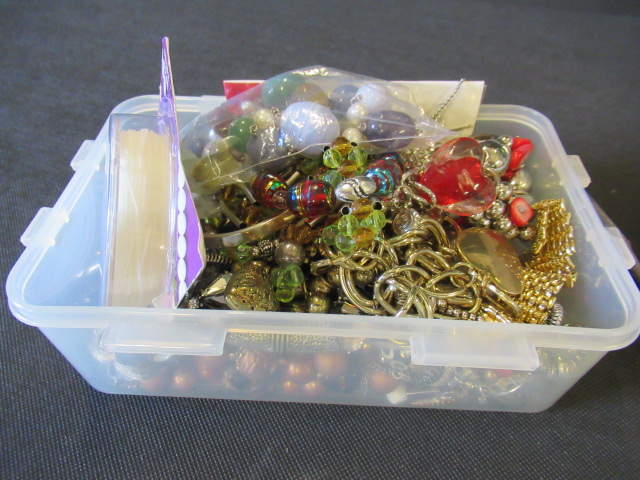 BOX OF COSTUME JEWELLERY ETC Image