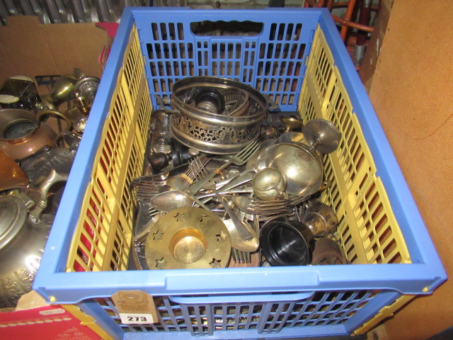 BOX OF METALWARE Image