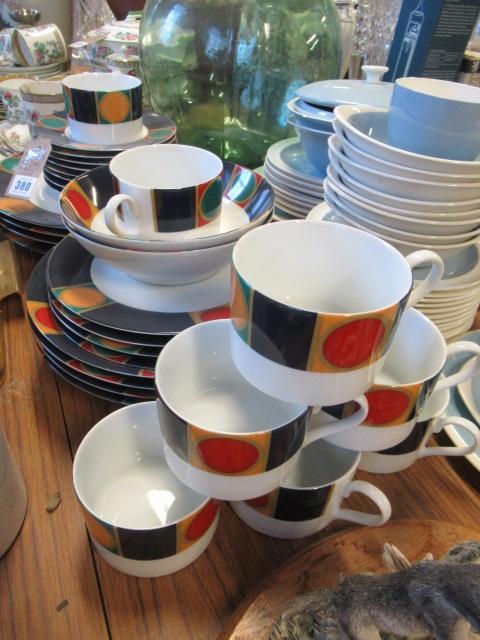 QUANTITY OF CHINA TABLEWARE Image