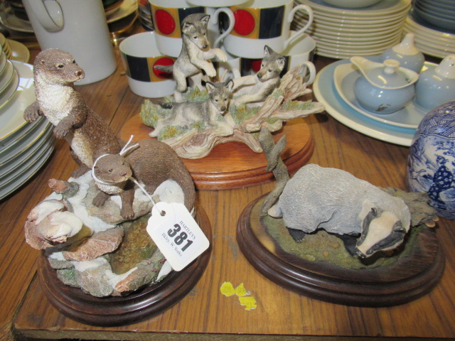 TWO COUNTRY ARTISTS MODELS AND ANOTHER Image